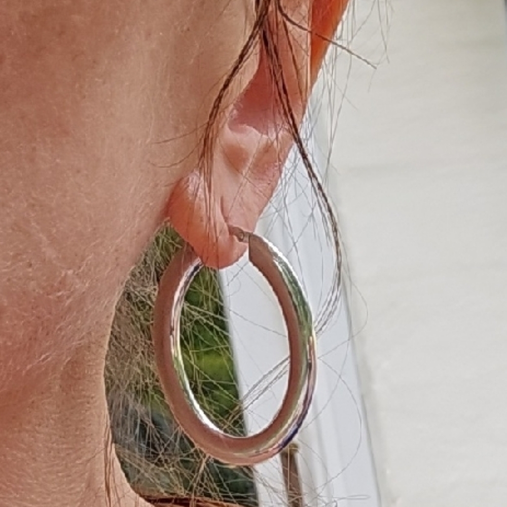 Silver Textured Hoop Earrings Jewelry - Picture 3 of 4